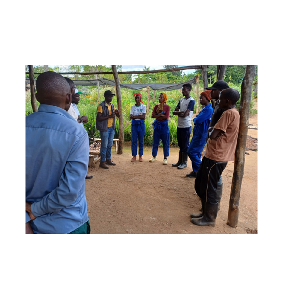 Ali Tebandeke, a farmer from Uganda sharing knowledge with a group of Organic farmers in Rwanda.